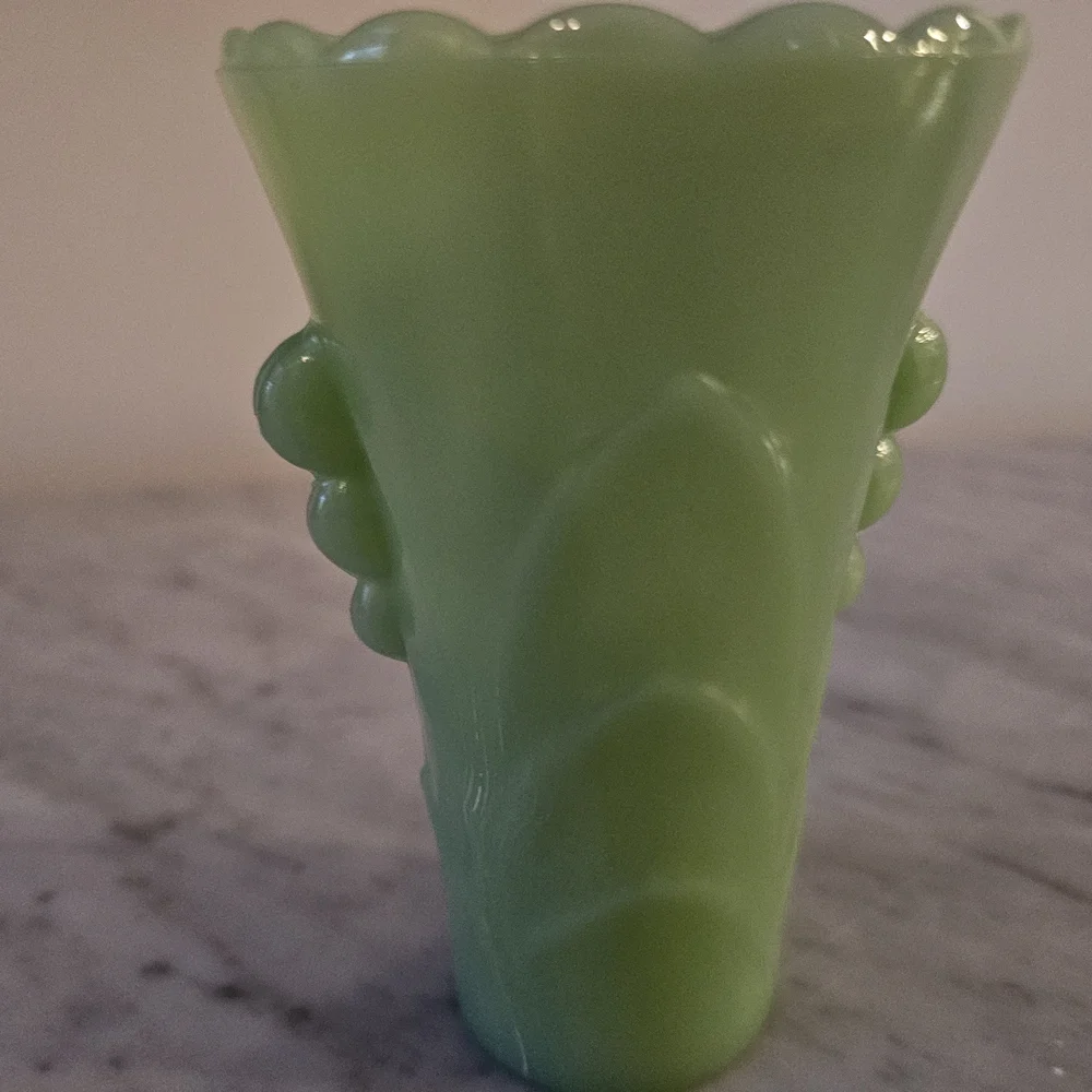 Fire King Jadeite Scalloped Vase Green Flower - Picture 5 of 7